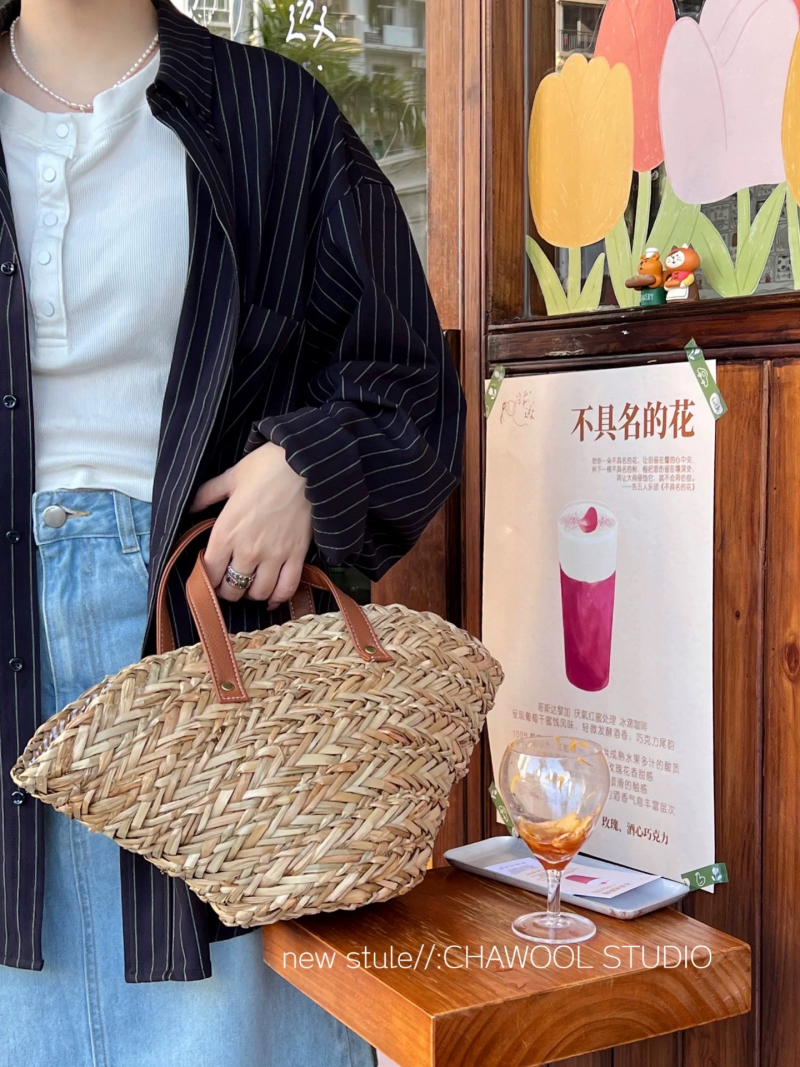 French Retro Woven Straw Handbag Small Design Beach Vacation Dumpling Bag for Women
