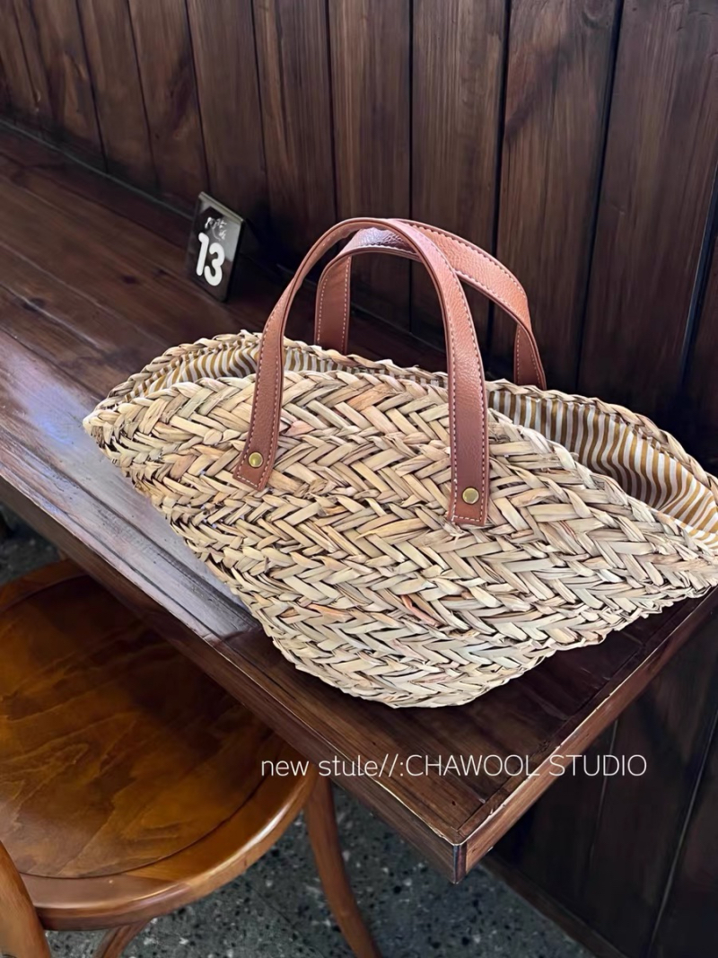 French Retro Woven Straw Handbag Small Design Beach Vacation Dumpling Bag for Women