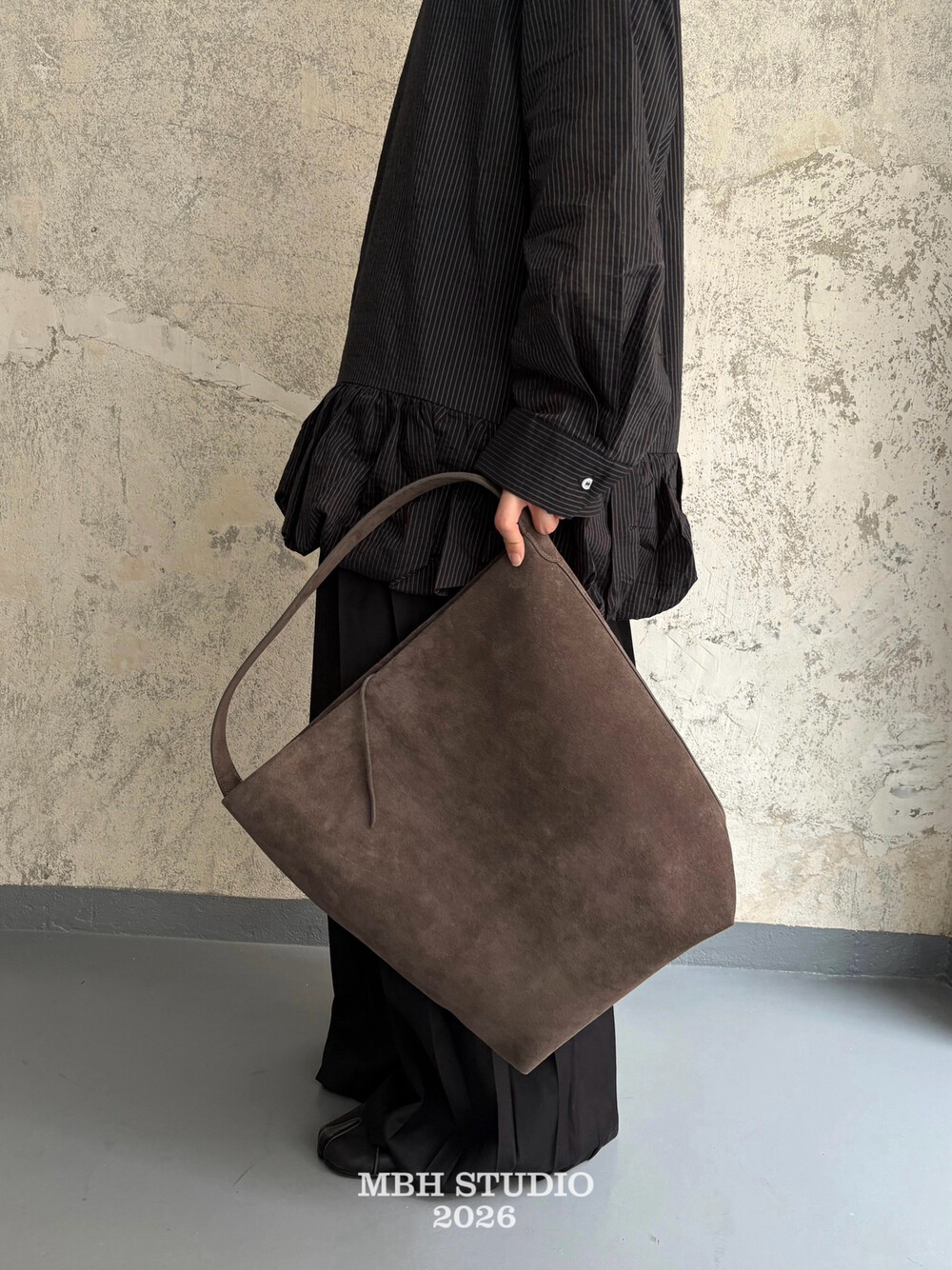 MBH Frosted Leather Bucket Bag Large Capacity Commuter Shoulder Bag with Pouch