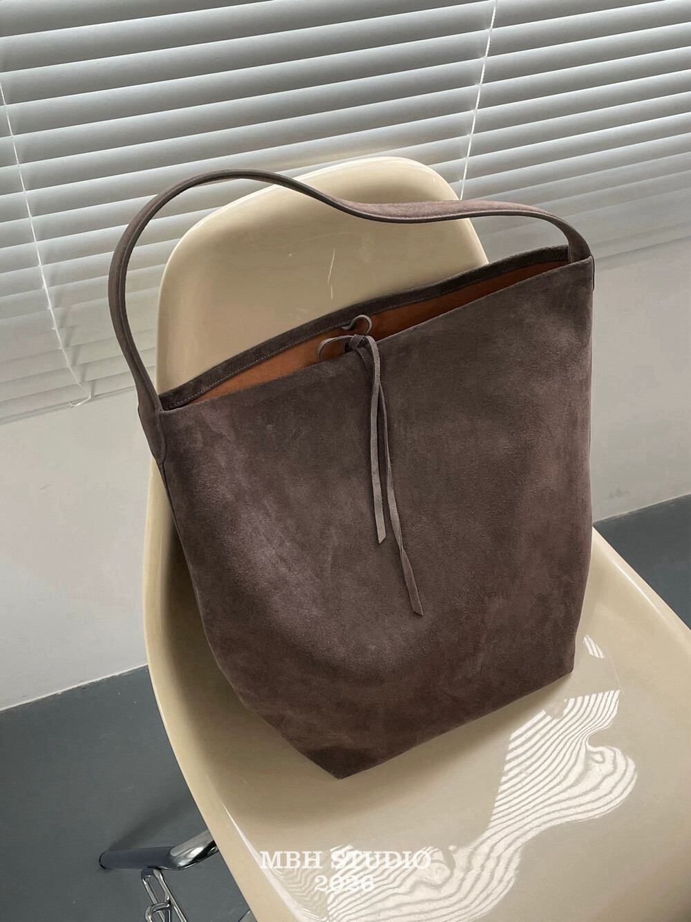 MBH Frosted Leather Bucket Bag Large Capacity Commuter Shoulder Bag with Pouch