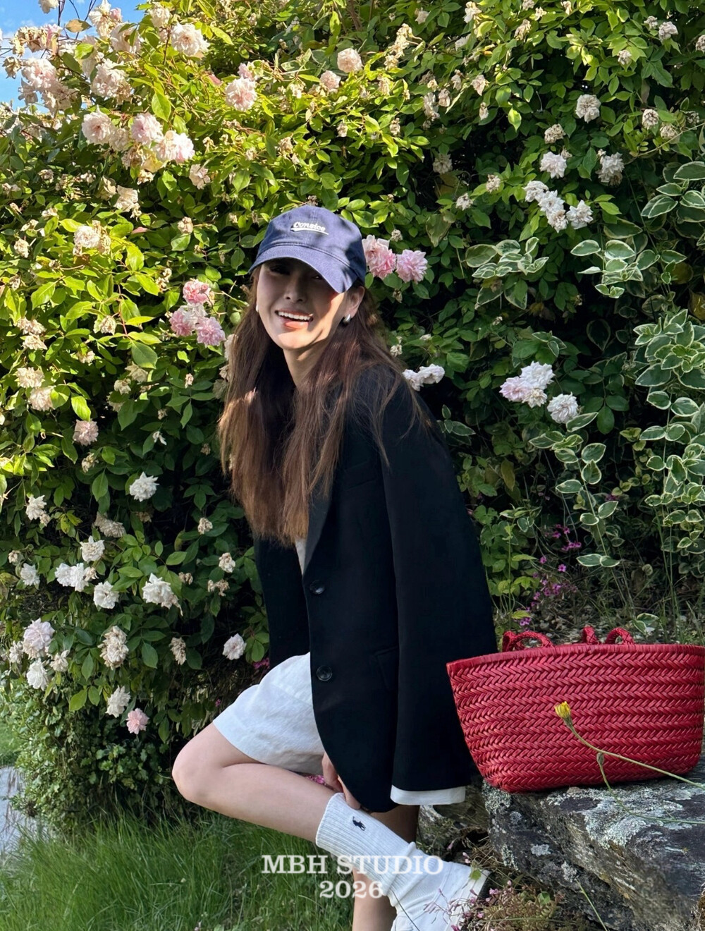 French Style Handwoven Top Layer Cowhide Basket Bag Large Capacity Resort Travel Shoulder Bag - Image 4
