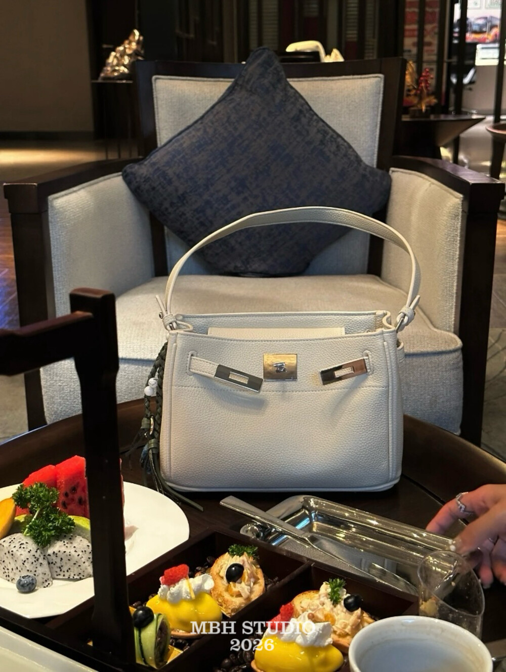 MBH Togo Leather Kelly Bag Snap Closure Commuter Versatile Litchi Grain Top Layer Cowhide Underarm Shoulder Bag with Strap