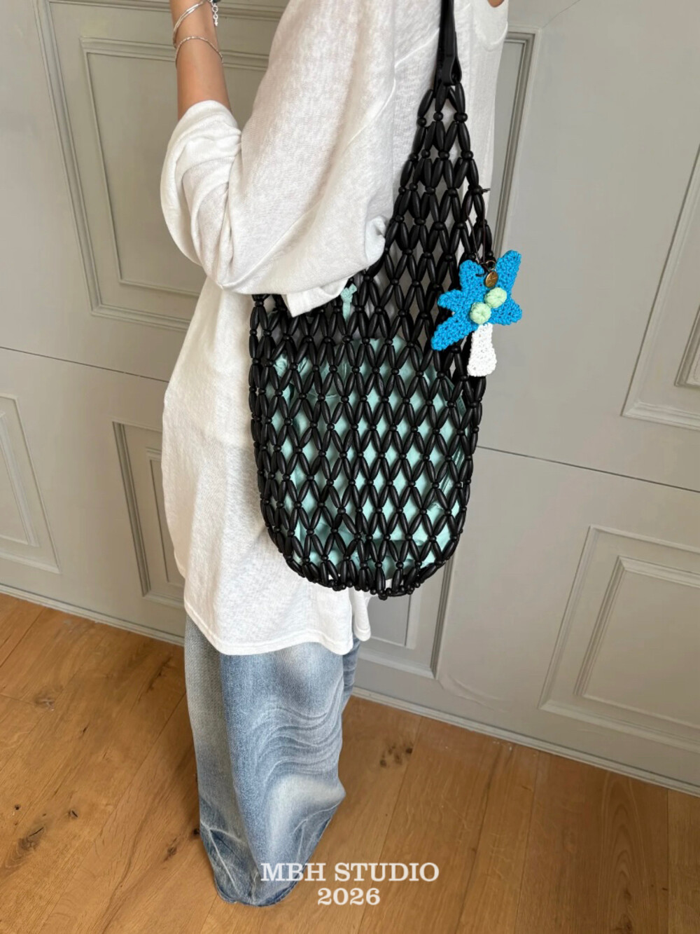 Handmade Wooden Bead Woven Mesh Tote Bag Vacation Style Hollow Shoulder Bag with Storage Pouch