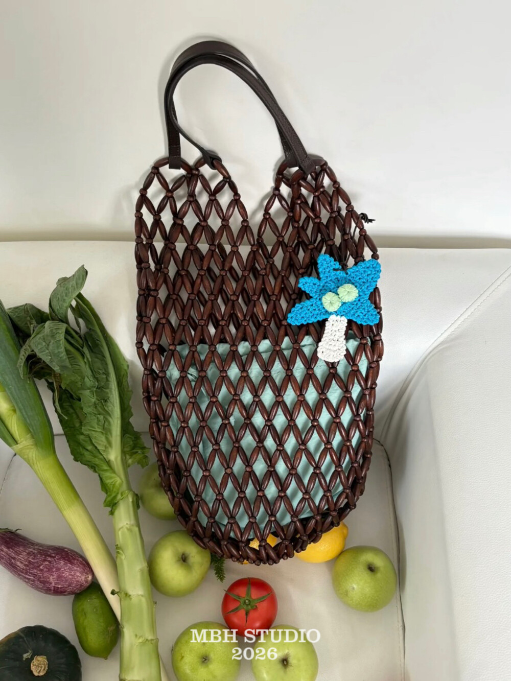 Handmade Wooden Bead Woven Mesh Tote Bag Vacation Style Hollow Shoulder Bag with Storage Pouch